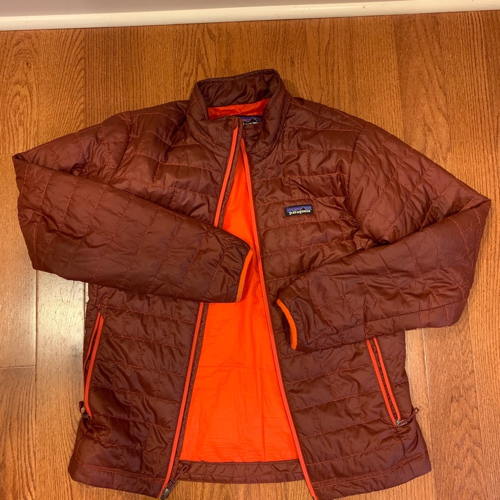 Men’s Patagonia full zip jacket. Small